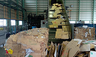 写真：収集運搬から処分・リサイクルまでまとめて1社に任せられる！